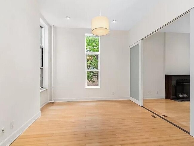 Building Photo - 71 Orange St