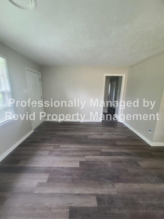 Building Photo - Beautiful 3 Bedroom Home!