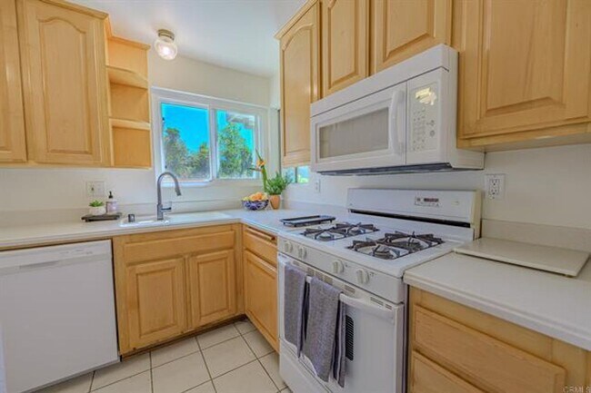 Foto del edificio - 55+ and Older Single Level 2 Bedroom Quiet...