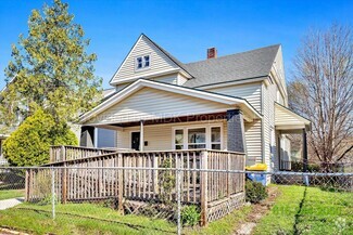 Building Photo - 425 Woodlawn St SE