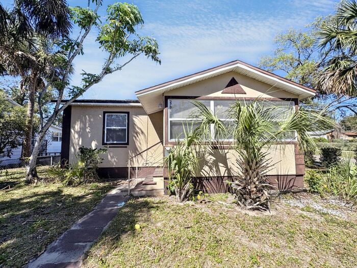 Primary Photo - Charming 2-Bedroom Home in St. Petersburg'...