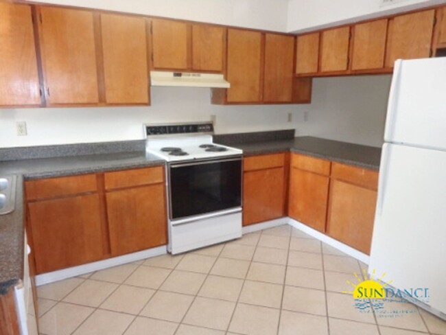 Foto del edificio - Large newly painted 2Bed/2.5 bath located ...