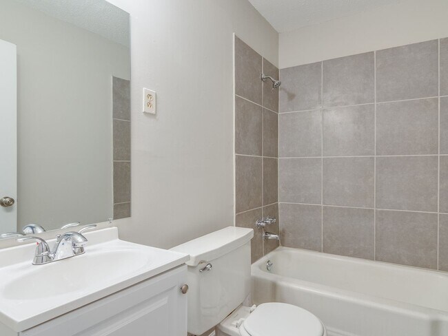 Foto del edificio - -Beautifully renovated 3 bedroom, 2 bathro...