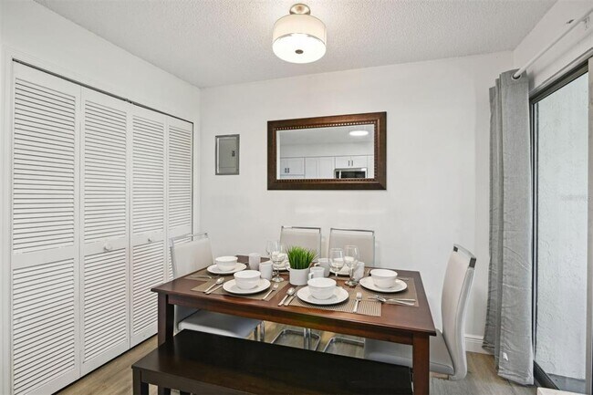 Building Photo - 811 W Magnolia St