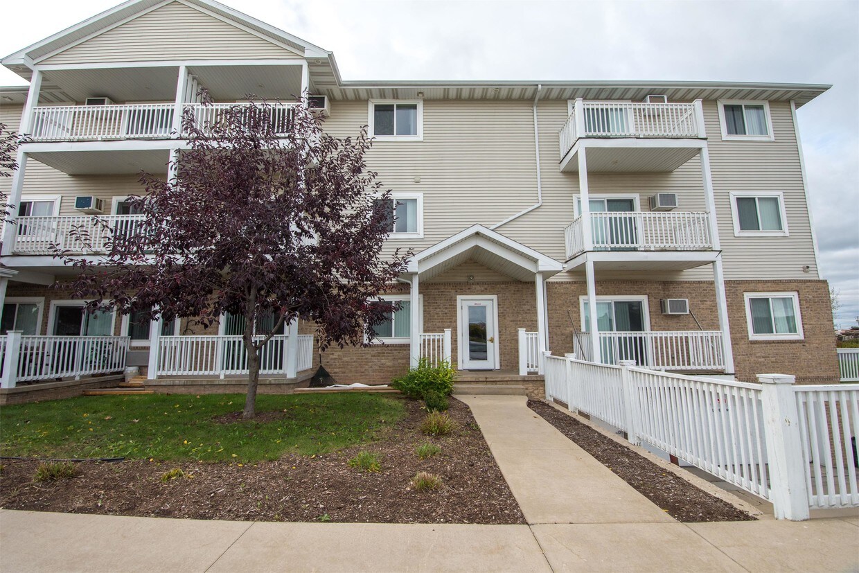 Primary Photo - 830 E Elm Dr