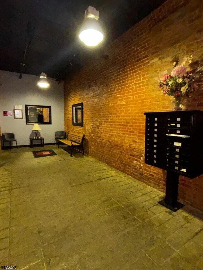 Building Photo - 40 Broadway