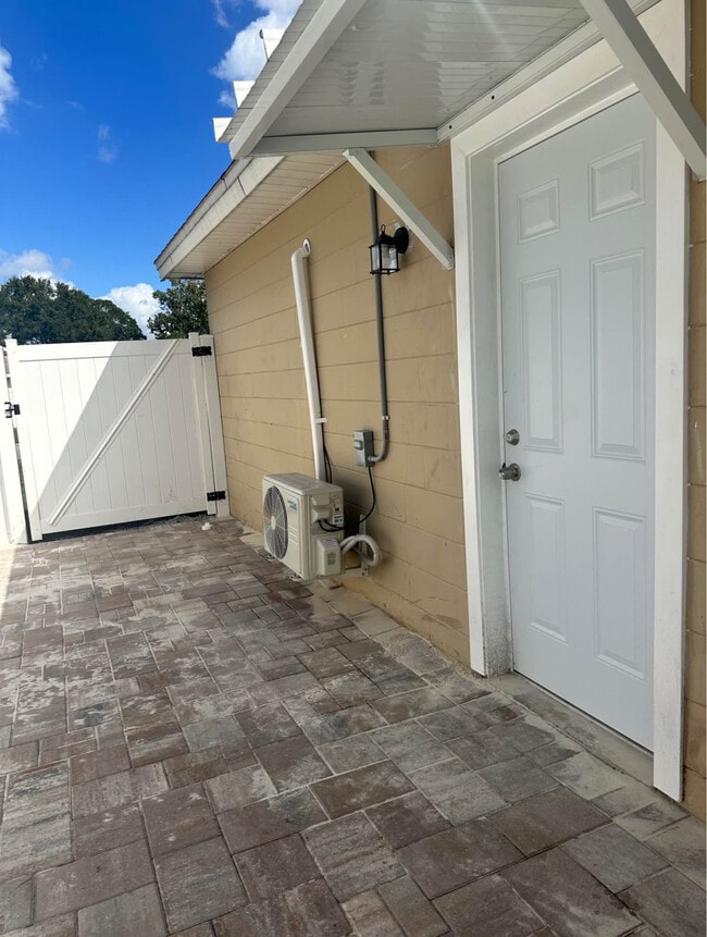 Building Photo - 12279 Florida Woods Ln