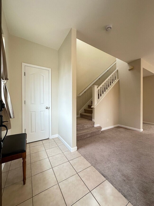 Foto del edificio - Three Bedroom Corner Lot Home