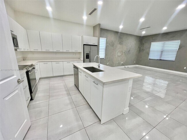 Foto del edificio - 17324 SW 41st St