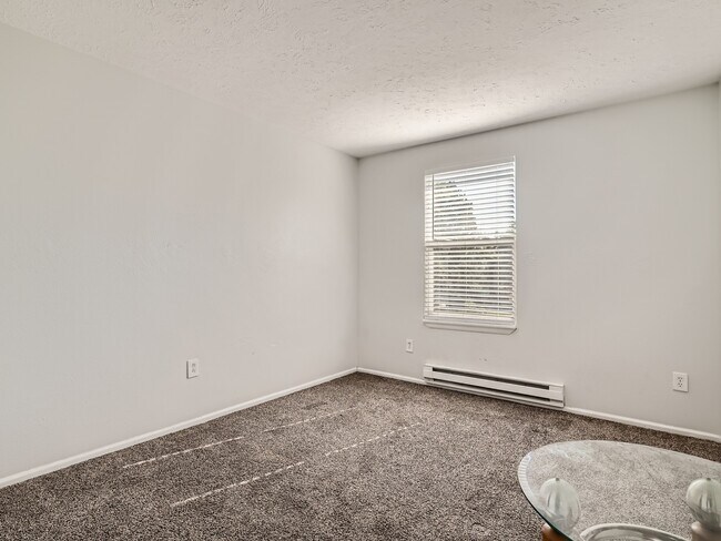 Building Photo - 1184 S Truckee Way
