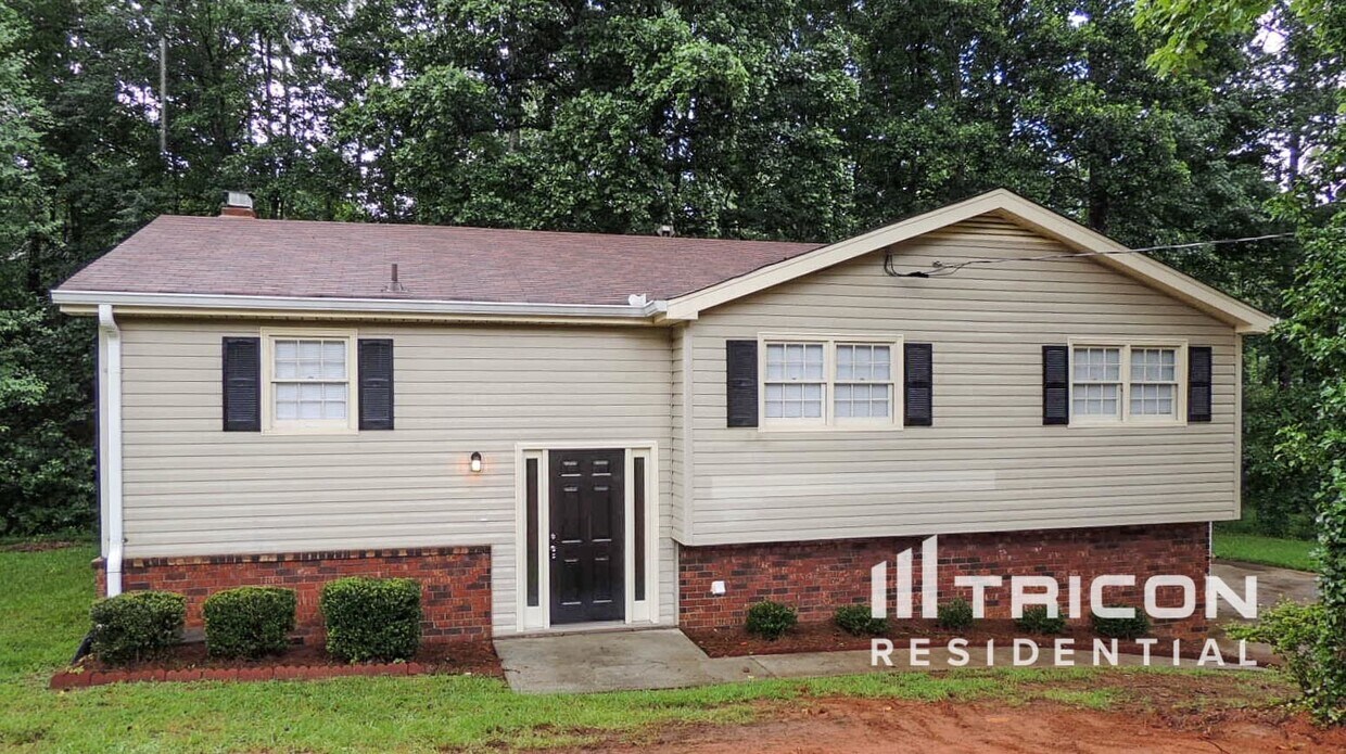 Primary Photo - 6883 Lakeshore Dr