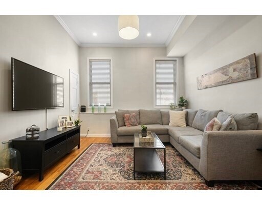 Building Photo - 203 D St