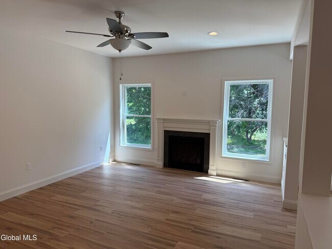 Foto del edificio - 492 Clifton Park Center Rd