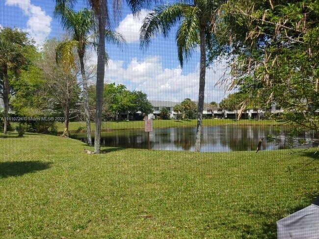 Building Photo - 3313 Carambola Cir S