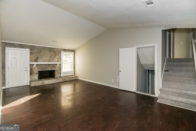 Building Photo - 16 Hager Dr