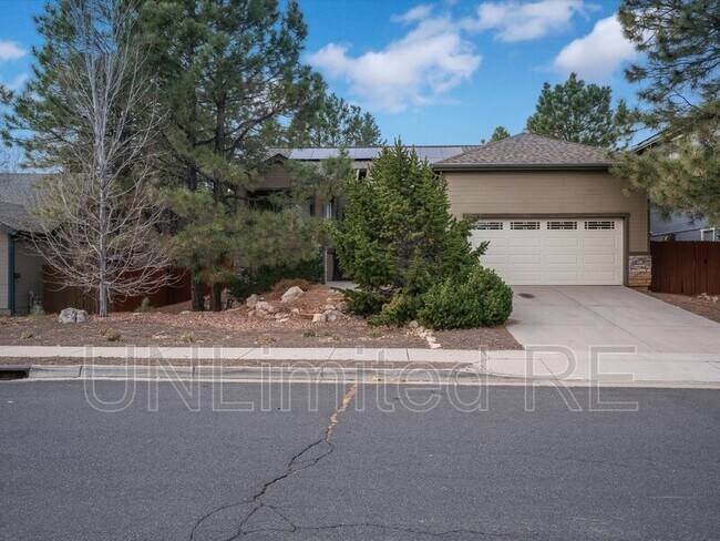 Building Photo - 814 W Lil Ben Trail