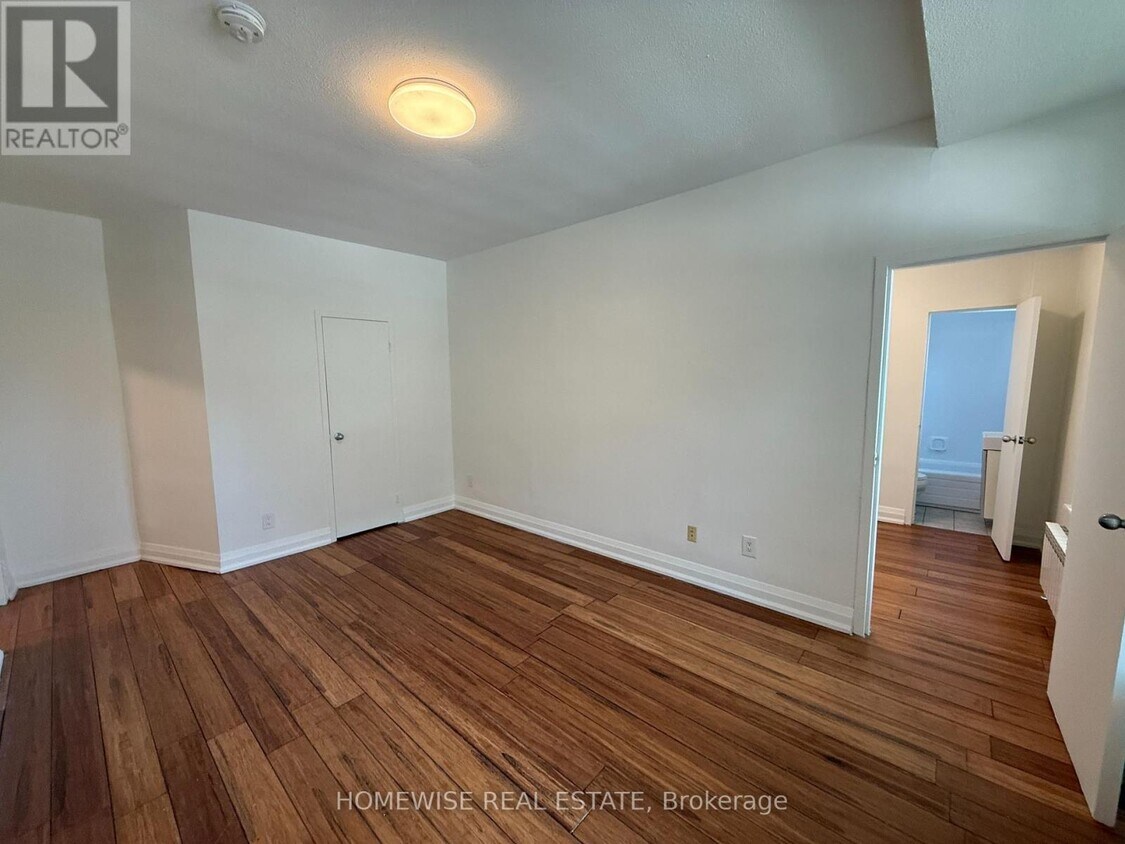 Photo principale - 1-101 Triller Ave
