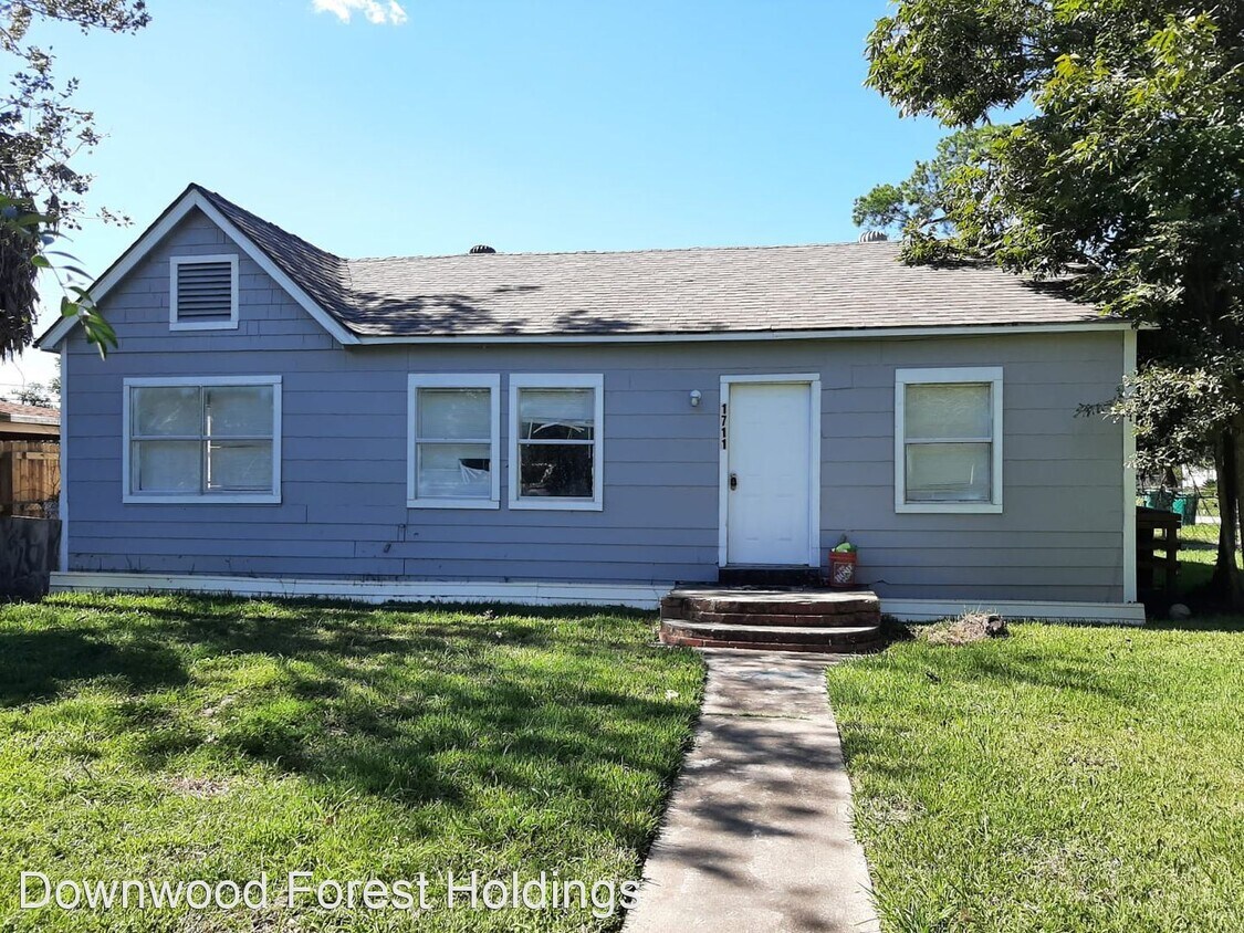 3 br, 1 bath House 1711 N 11th St House Rental in Orange, TX