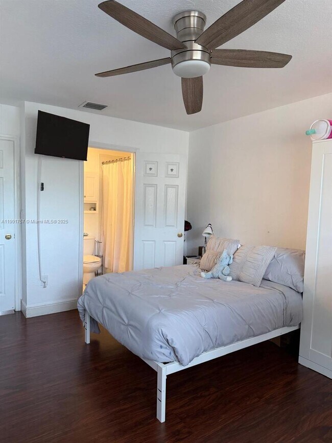 Foto del edificio - 5755 NW 115th Ct