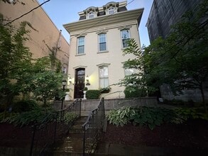 Building Photo - 615 W Market St