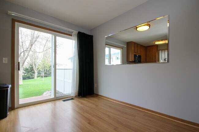 Foto del edificio - 15529 Flyboat Ln