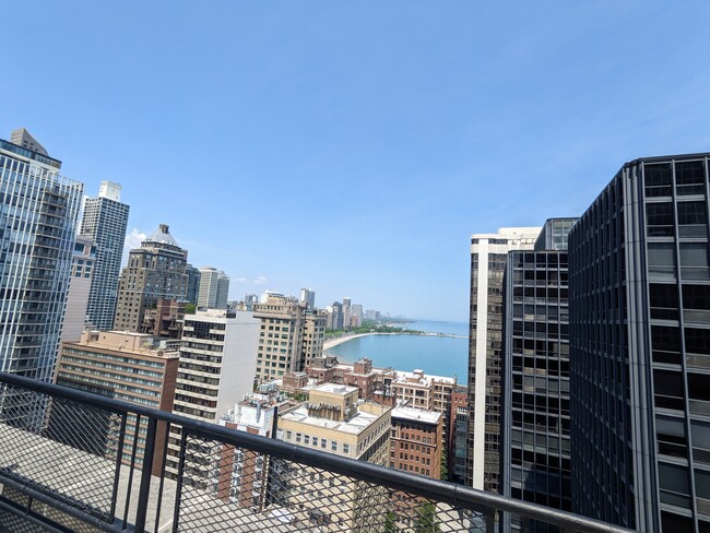 Foto del edificio - 253 E Delaware Pl