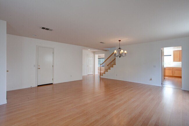 Building Photo - Beautiful 5 Bedroom Home (1 Downstairs) with VIEWS