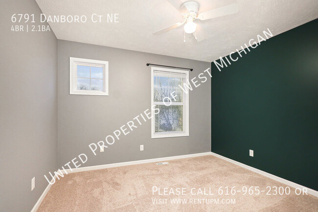 Building Photo - Available Now | 4 Bed 2.5 Bath Single Fami...