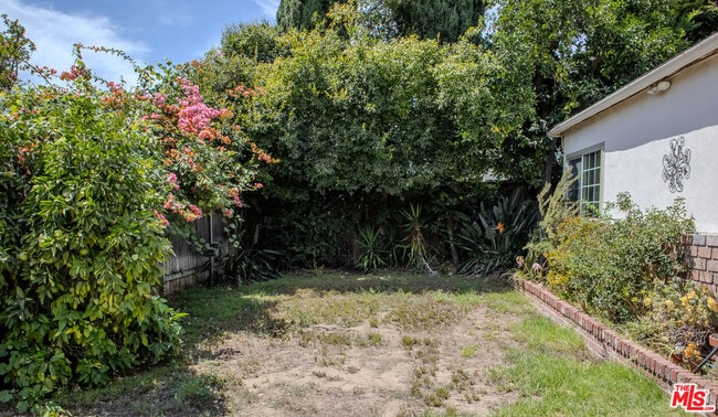 Foto del edificio - 14135 Hatteras St