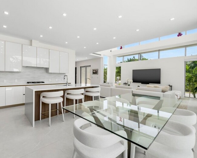 Foto del edificio - 1201 W 47th St