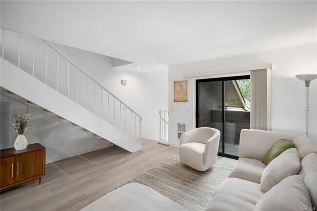Foto del edificio - Great Updated 2 bed 1.5 bath Condo in Cedarwood