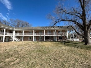Building Photo - 905 5th St