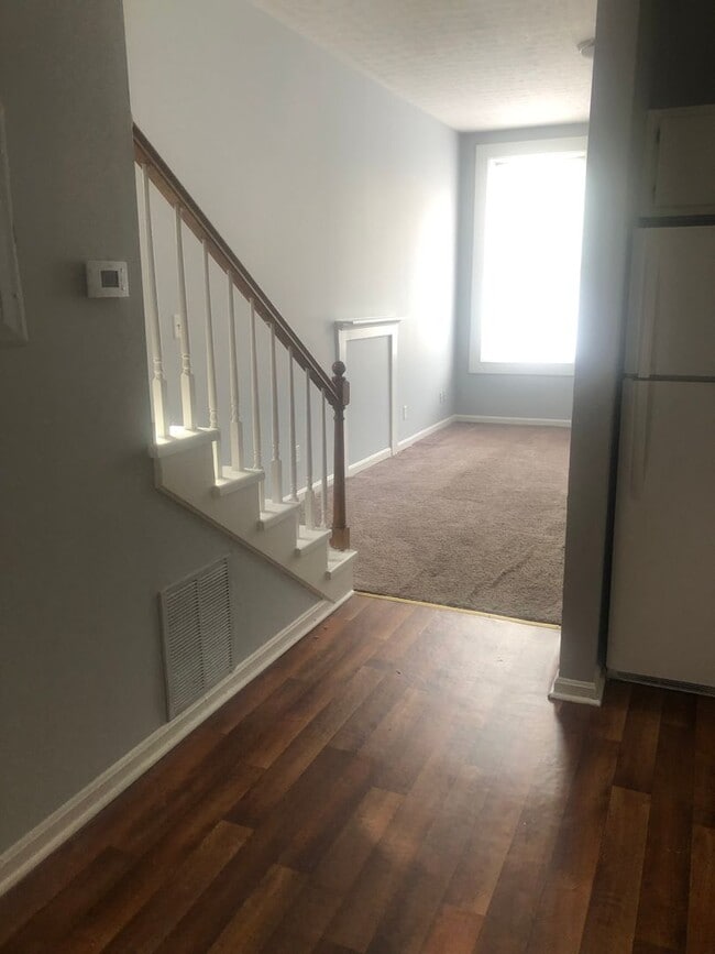 Photo - 211 W Hill St Apartment