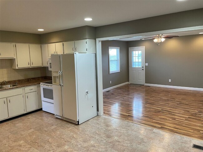 Foto del edificio - 1662 Knightwood Ln