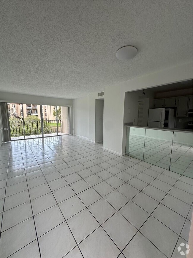 Building Photo - 8897 Fontainebleau Blvd