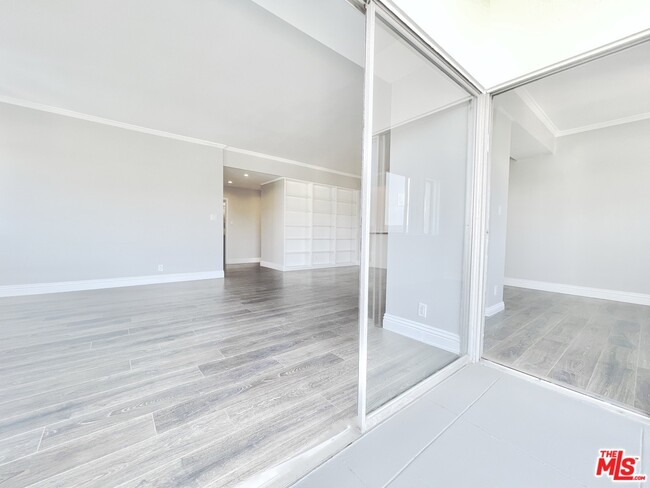 Building Photo - 10787 WILSHIRE Blvd