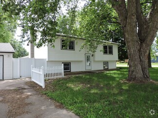 Building Photo - 955 3rd St