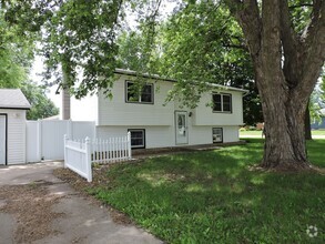 Building Photo - 955 3rd St