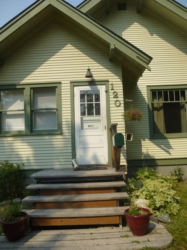 Building Photo - Cute Home in Whitefish with Yard & Storage