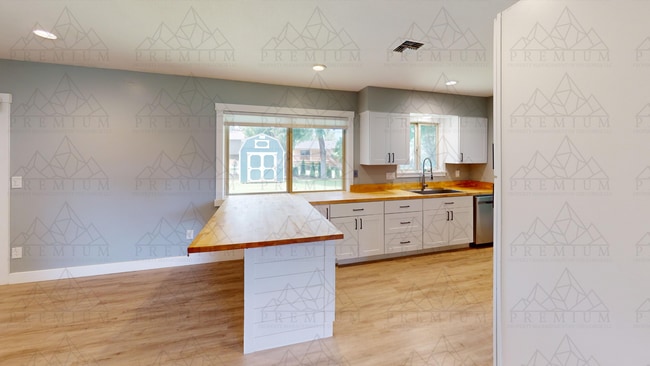 Building Photo - 3504 Royal Crest Dr E