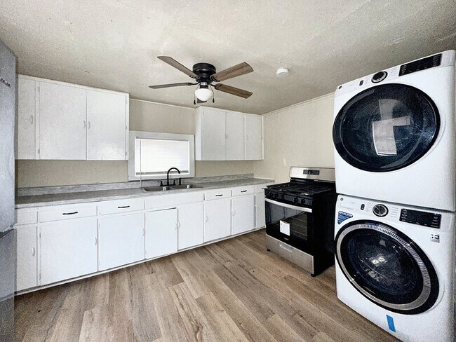 Foto del edificio - 212 N McCracken St