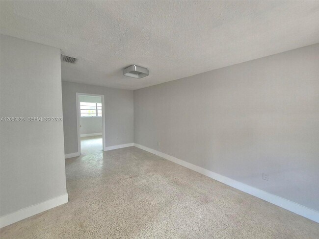 Foto del edificio - 1715 SW 4th St
