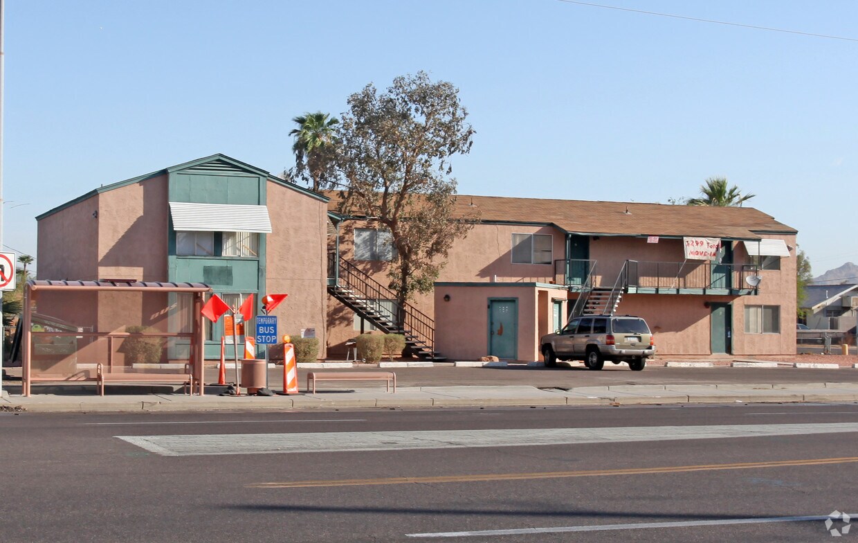 Building Photo - 25th Pl Apartments