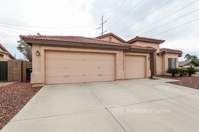 Building Photo - 1203 E Rosemonte Dr