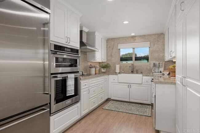 Building Photo - 640 W Solana Cir