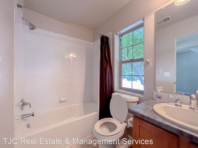 Building Photo - 2 br, 2 bath House - 2984 Fulton St
