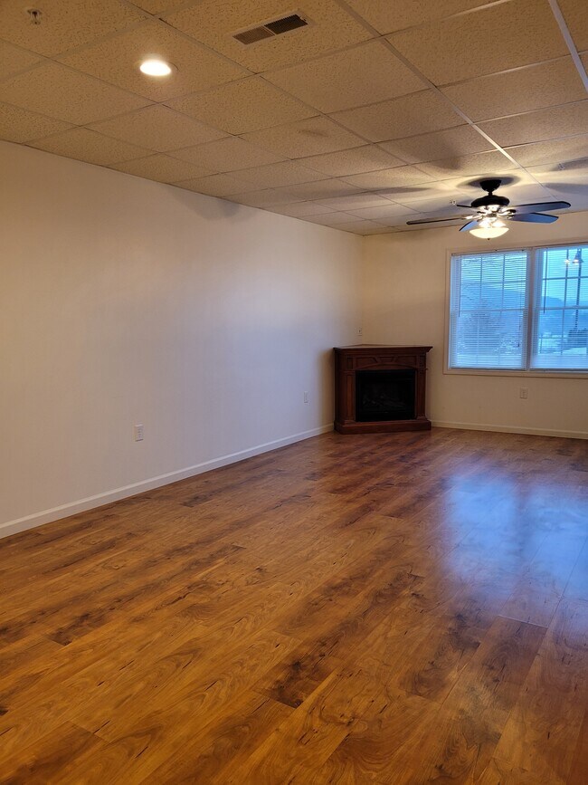 Building Photo - 113 Deer Ln