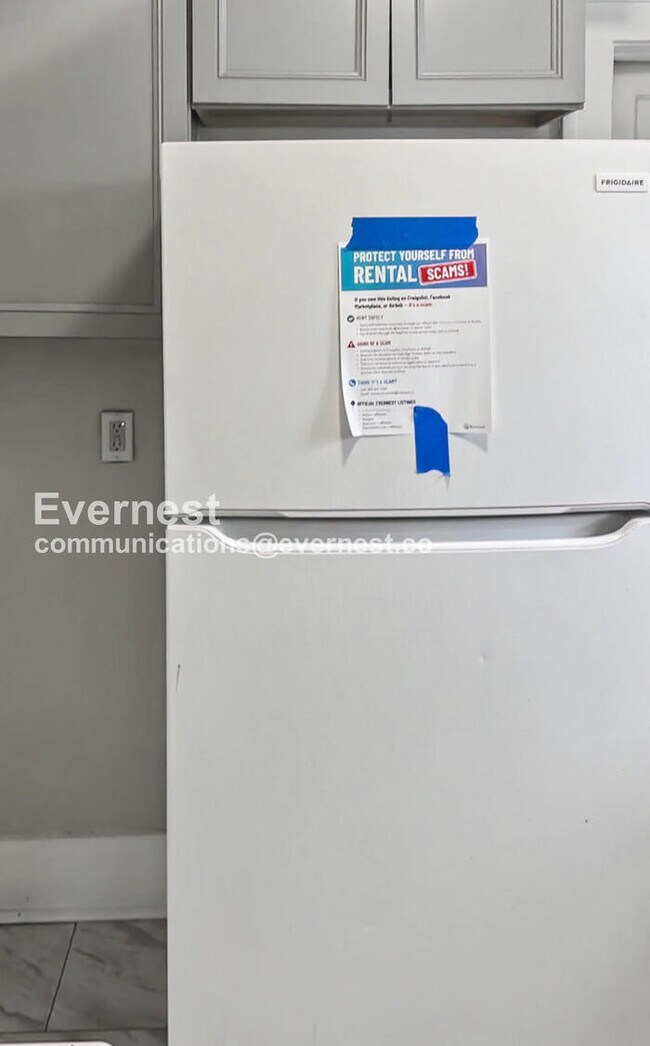 Foto del edificio - Cozy Comfort on Georgia Ave with Fireplace / 2 beds, 1 bath / Available now!