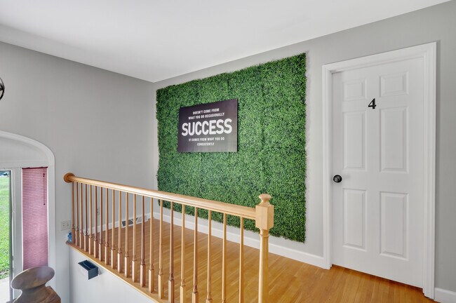 Foto del edificio - 9021 Sharonbrook Dr