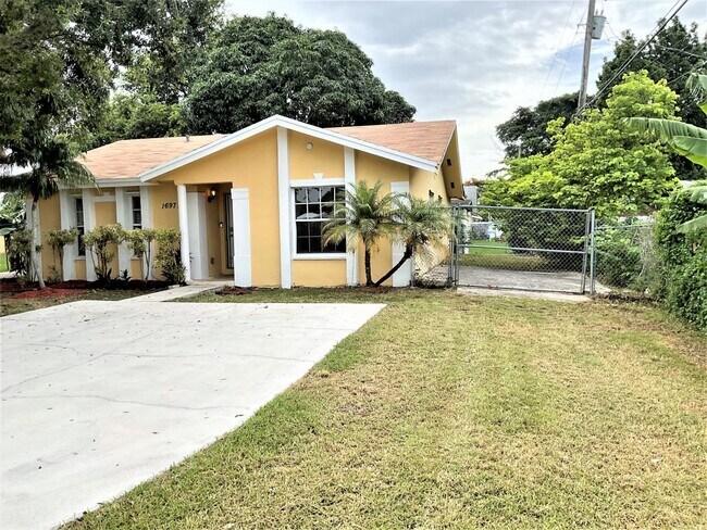 Building Photo - 16971 SW 101st Pl